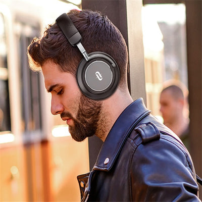 BH046 on-ear wireless headphones